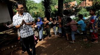 Suasana belajar-mengajar di Sekolah Alternatif Anak Jalanan (SAAJA) daerah Kuningan, Jakarta Selatan, Kamis (20/12).[Suara.com/Fakhri Hermansyah]