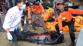 Terseret Tsunami, Tim SAR Temukan 3 Jenazah di Perairan Selat Sunda