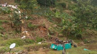 Akibat Rem Blong, Sopir Truk Bermuatan Padi Tewas Terjun ke Jurang