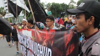 Sejumlah masyarakat Pembela Tauhid menggelar aksi solidaritas terhadap Muslim Uighur di Hari Bebas Kendaraan Bermotor (HBKB) di Bundaran HI, Jakarta Pusat, Minggu (23/11).[Suara.com/Fakhri Hermansyah]