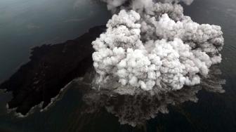Gunung Anak Krakatau Status Waspada, Warga Dilarang Aktivitas Radius 2 Km