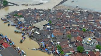 Foto udara kerusakan akibat tsunami Selat Sunda di wilayah pesisir Pandeglang, Banten, Minggu (23/12). [ANTARA FOTO/HO-Susi Air]