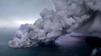 Terus Aktif, Gunung Anak Krakatau Alami 13 Kali Letusan