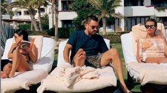 Akur, Scott Disick Liburan Bareng Mantan dan Pacar Baru