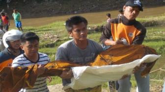 Suami dan Anak Sakit, Nenek Ngesot Tenggelamkan Diri di Bengawan Solo