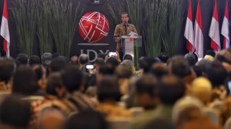 Presiden Joko Widodo memberikan pengarahan dalam penutupan Indeks Harga Saham Gabungan (IHSG) 2018 di kantor Bursa Efek Indonesia, Jakarta, Jumat (28/12). [Suara.com/Muhaimin A Untung]