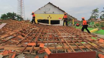 Kondisi Pasca Angin Puting Beliung Terjang Cirebon