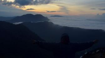 Sambut Tahun Baru di Puncak Gunung, Perjalanan Menguji Diri Nih