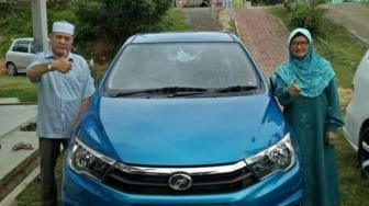 Cerita Seorang Anak Belikan Ayahnya Mobil Baru ini Bikin Haru