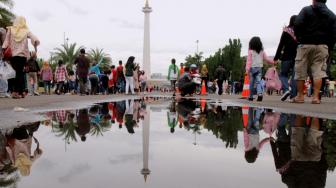 Libur Tahun Baru, Monas Dipadati Pengunjung