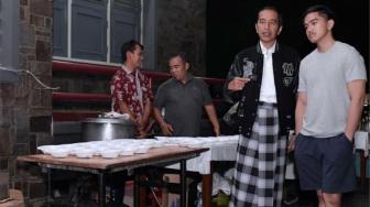 Gaya Sarungan Jokowi Pencitraan? Ini Komentar Pengamat Politik