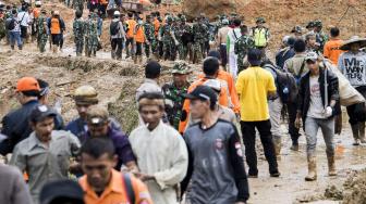 Longsor Sukabumi, Wisatawan Tak Bisa Pulang hingga Bermalam di Rumah Warga