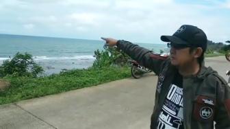 Berdiri Dekat Pantai, Apoy Wali Ungkap Kerusakan Akibat Tsunami Banten