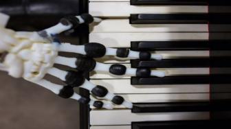 Keren, Robot Ini Bisa Mainkan Piano dengan Gaya Berbeda!