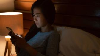 Main Sosial Media Malam-Malam Bisa Menurunkan Kinerja Keesokan Hari