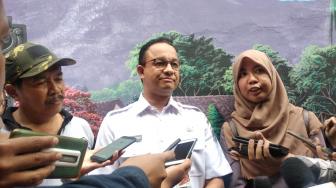 Anies Minta Warga Lebih Banyak Menggunakan Kaki untuk Bertransportasi