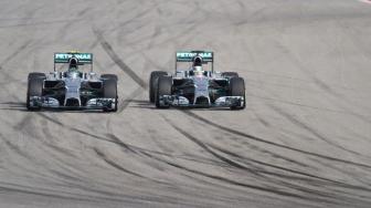 Dua Driver Bersaing, Bos Mercedes Teringat Era Hamilton - Rosberg