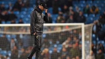 Ekspresi pelatih Liverpool, Jurgen Klopp usai timnya dikalahkan oleh Manchester City di Etihad Stadium, Manchester Inggris, Jumat (4/1). [Paul ELLIS / AFP]