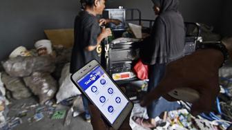 Jawa Barat Uji Coba Program Nyetor Sampah Dapat Kupon Sembako