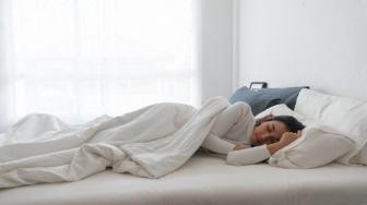 Balas Dendam Tidur Seharian di Akhir Pekan Ternyata Tak Sehat Lho!