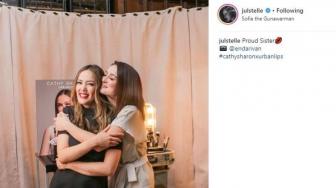 Siblings Goals, 5 Potret Kedekatan Cathy Sharon dan Julie Estelle