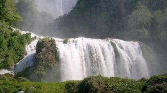 Ada Cerita Sedih di Balik Pesona Air Terjun Tertinggi Buatan Manusia Ini