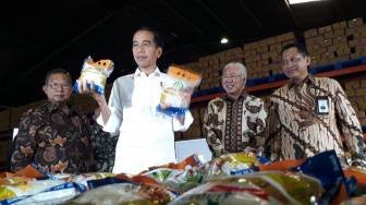 Presiden Jokowi Blusukan ke Gudang Bulog Cek Stok Beras