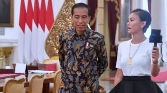 Artis Agnes Monica alias Agnez Mo saat bertemu Presiden Joko Widodo di Komplek Istana Kepresidenan Jakarta, Jumat (11/1).  [Foto: Biro Pers Sekretariat Presiden]