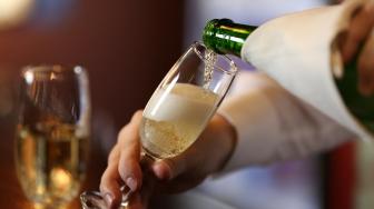 7 Dampak Sering Mengonsumsi Alkohol terhadap Kulit, Paling Parah Bisa Picu Kanker