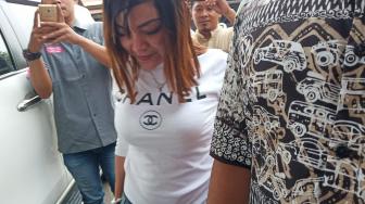 Penuhi Wajib Lapor, Artis Prostitusi Avriellya Shaqqila Pakai Baju Ketat