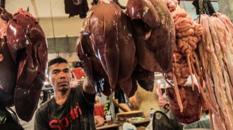 Jelang Lebaran Daging Sapi Bercampur Daging Babi Dijual di Tangerang