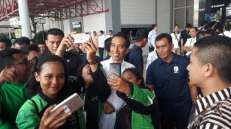 Keluar JIExpo, Presiden Jokowi Dicegat Pengojek Online