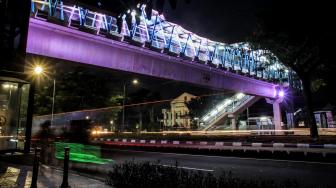 Suasana Jembatan Penyeberangan Orang (JPO) di Jalan Dr Sumarno, Cakung, Jakarta Timur, Sabtu (12/1). [Suara com/Fakhri Hermansyah]