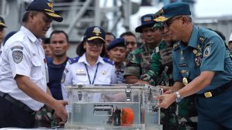 Penyelam TNI AL Akhirnya Temukan Black Box CVR pesawat Lion Air JT610