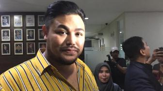 Berangkat Umrah Ivan Gunawan Temukan Inspirasi Mendesain Hijab Baru