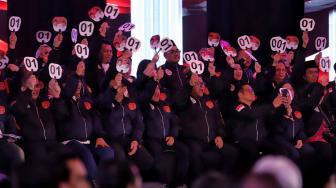 Pendukung pasangan capres-cawapres nomor urut 01 Joko Widodo dan Ma'ruf Amin saat mengikuti debat pertama Pilpres 2019, di Hotel Bidakara, Jakarta, Kamis (17/1). [Suara.com/Muhaimin A Untung