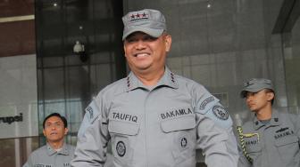 Kepala Badan Keamanan Laut (Kabakamla) Laksamana Madya (Laksdya) Achmad Taufieqoerrochman saat keluar dari gedung KPK, Jakarta, Kamis (17/1). [Suara.com/Fakhri Hermansyah]
