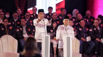 Debat Pilpres 2019, Tim Prabowo: Mata Jokowi - Maruf Selalu Contek Kertas