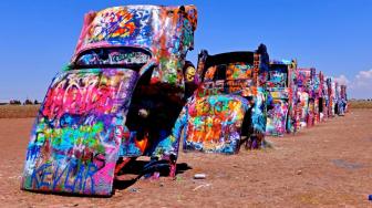 The Cadillac Ranch: Situs Otomotif Paling Instagramable