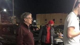 Viral! Foto Bill Gates Antre Beli Makanan di Restoran Cepat Saji