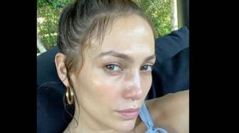 J.Lo Posting Foto No Make Up No Filter, Bikin Pangling Netizen