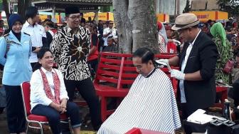 Disaksikan Istri dan Ridwan Kamil, Jokowi Ikut Cukur Rambut Massal di Garut