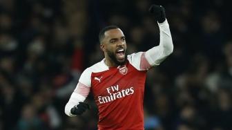 Unggah Foto di Twitter, Lacazette Beri Sinyal Bertahan di Arsenal