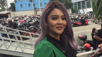 Intip Yuk Penampilan Jenita Janet Berhijab, Adem Banget!