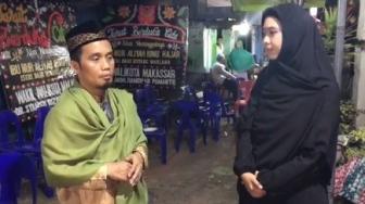 Tangis Oki Setiana Dewi Pecah, Anak Ustaz Maulana Tidur Kelilingi Jenazah Ibunya