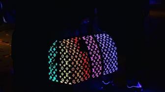 Tas dengan Logo LV Glow in the Dark Diburu Selebritis