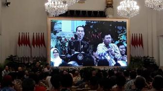 Agus Kampanyekan Jokowi di Istana, Presiden Senyum dan Tertawa