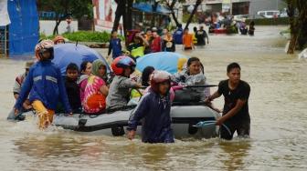 Diguyur Hujan Sejak Sabtu Malam, 4 Kecamatan di Jaksel Terendam Banjir