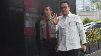 Menpora Imam Nahrawi tiba untuk menjalani pemeriksaan di Gedung KPK, Jakarta, Kamis (24/1). [ANTARA FOTO/Indrianto Eko Suwarso]