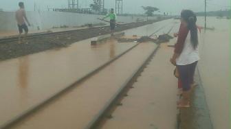 Sempat Terputus karena Banjir, Jalur KA Pasuruan-Bangil Kembali Beroperasi